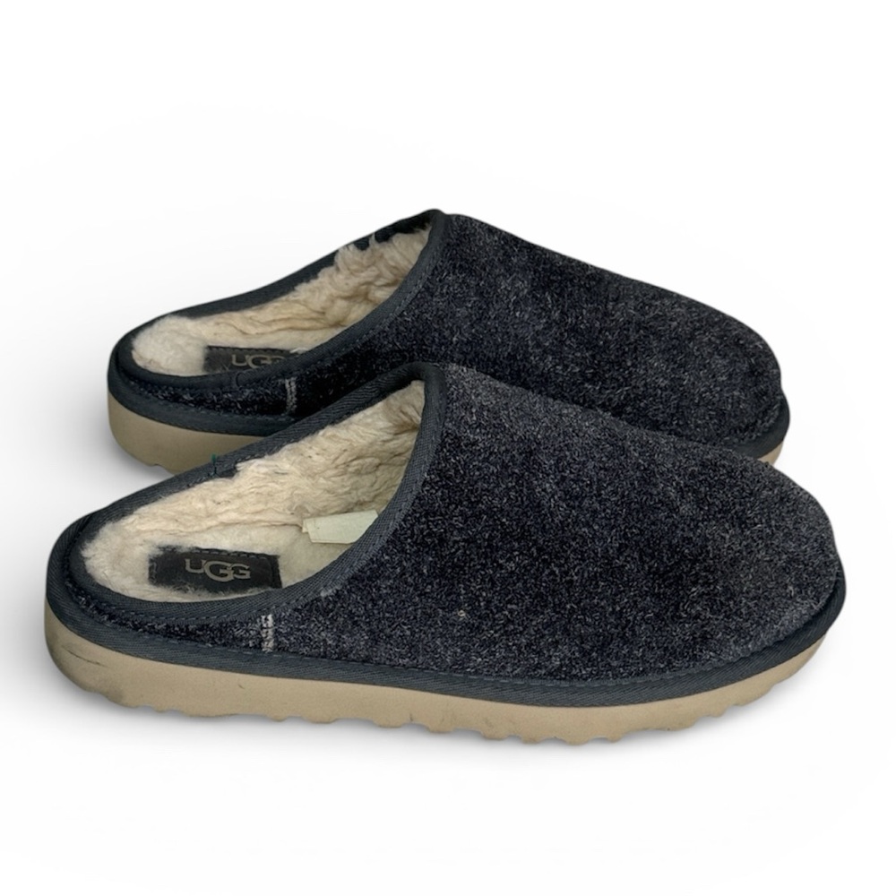 UGG Men's Size 7 Classic Slip-On Shaggy Suede Slippers